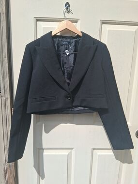 AKIRA Black Cropped Single-Button Blazer